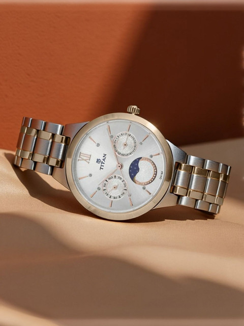 Titan NQ2590KM01 NEO Ladies III Analog Watch For Women Buy