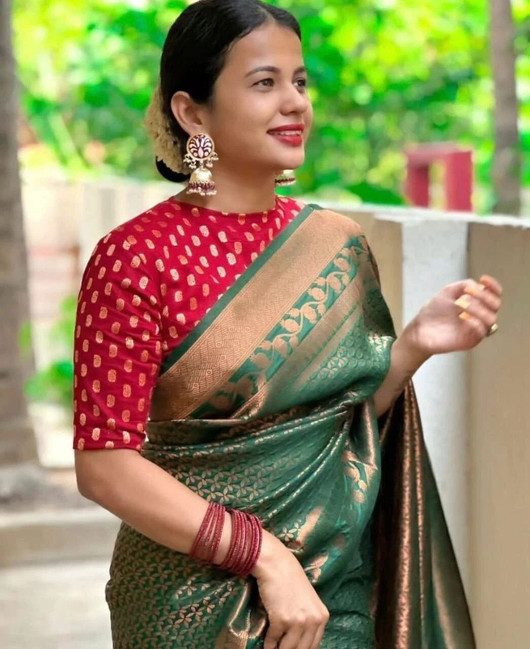 AVANTIKA FASHION Woven Kanjivaram Pure Silk, Art Silk Saree