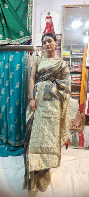 Dulhan saree outlet price