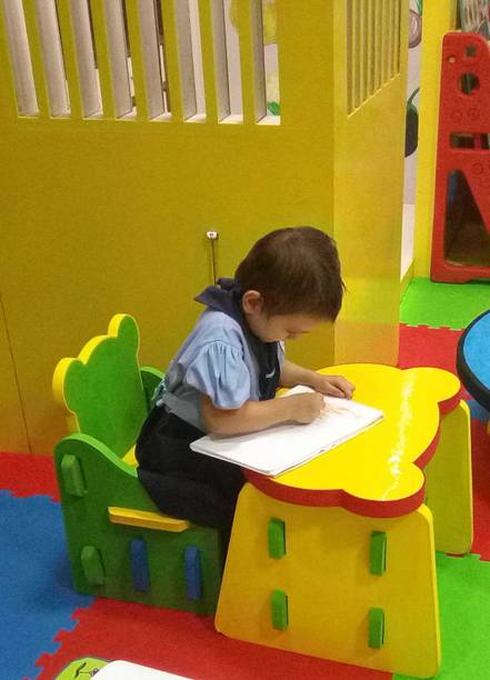 Cutez Foam Study Table