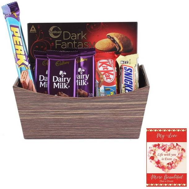 Cadbury Chocolate Loaded Multipurpose Basket For Family, Relatives, Friends | Chocolate Gift Hamper for Valentine New Year | 9782 Combo