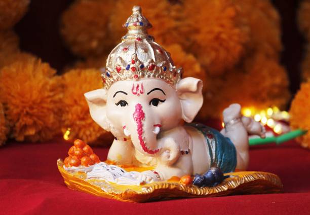 Flipkart SmartBuy Handicrafts Resin Lord Ganesh Statue For Home Decoration|Ganpati idol|statues| Decorative Showpiece  -  13.2 cm