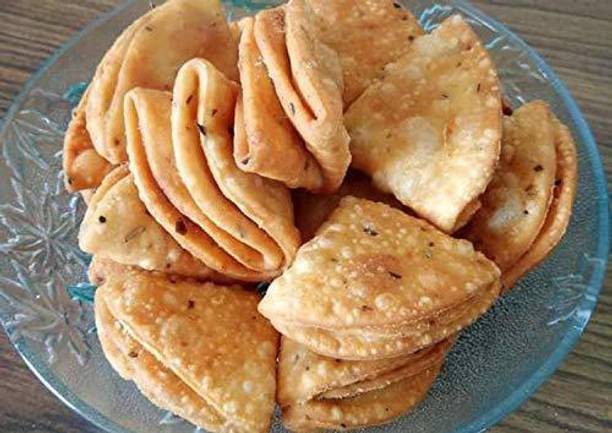 Freshtige Homemade Ajwain Mathari, Indian Masala Crispy , Ready To Eat Mathri