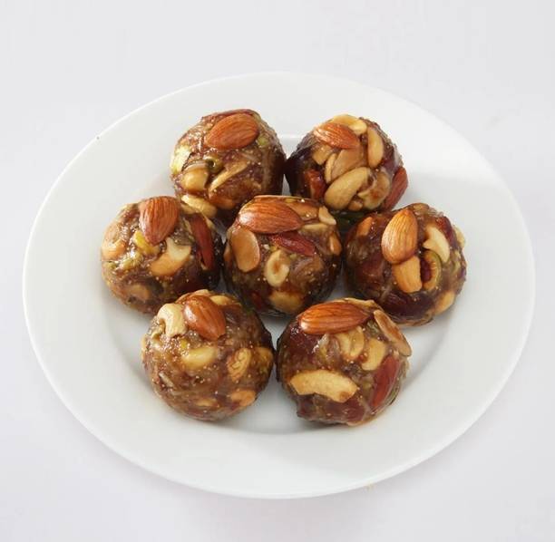 श्री साउथइंडियन ड्रायफ्रूट लड्डू (250 GMS) बॉक्स