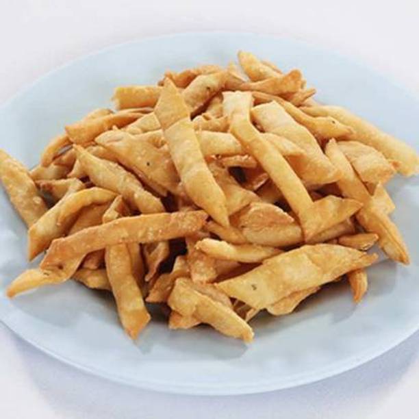 Freshtige Crispy Ajwain Namkeen Mathri | Crunchy Namkin Mathi with Carom seeds | Nimki | Tea Time Snacks | Desi Nastha | Ready to Eat Farsan | Homemade Crunchy Namkin Ajwain Matar Namakpara (200 g)