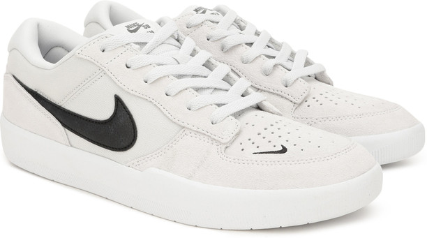 black low top nikes