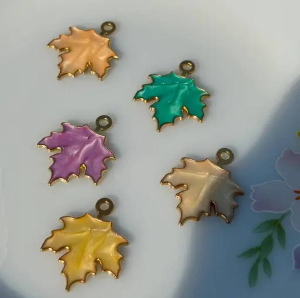Qroof Autumn Theme Zinc Alloy Pendants, with Enamel, Maple Leaf , set of 5