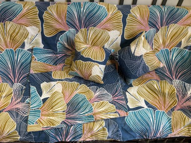 Home Garage 230 TC बेडशीट