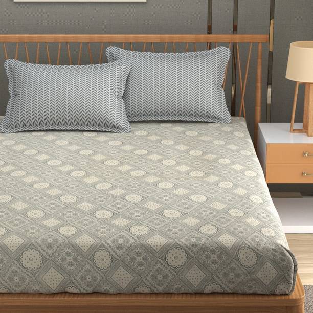 Mafatlal Microfiber King Flat 140 TC Floral 1 Bedsheet with 2 Pillow Covers