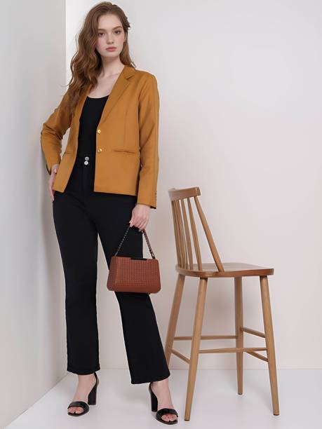 Modern women's everyday clothing
