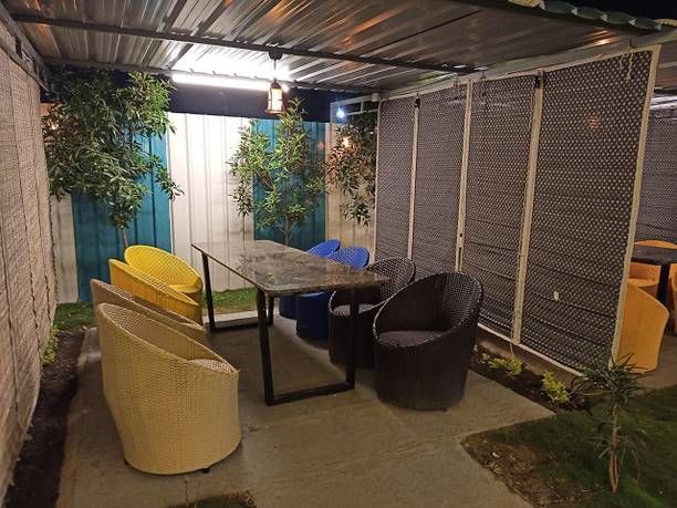 saini Roller Blind Hand Drawn On Ceiling