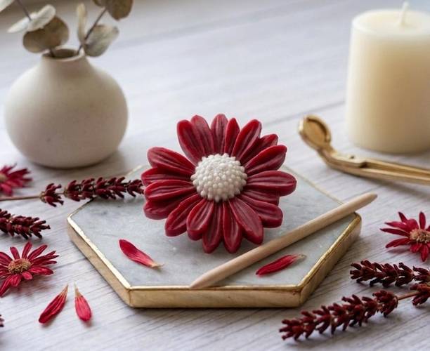 ISH Footwear red daisy Candle