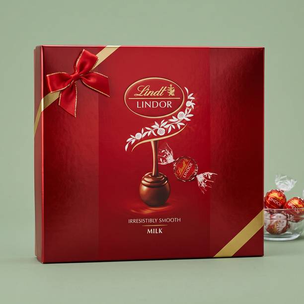 LINDT Milk Chocolate Bites