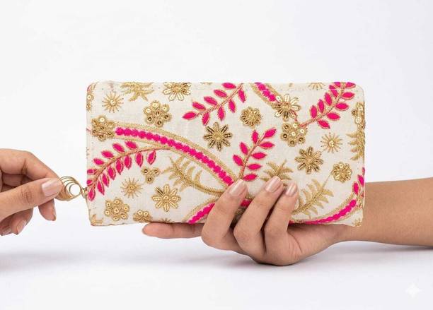 Casual White  Clutch