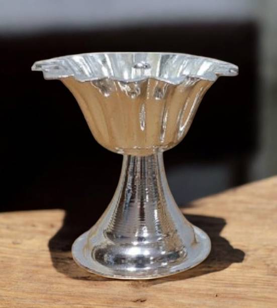 Sigaram Brass 2.5 Inch Flower Diya For Home Pooja Decore K4629 Brass Table Diya