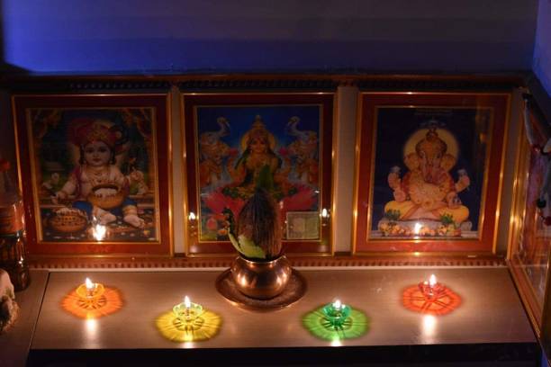 SOMUDEE 3D Shadow Reflection Floating Plastic Lamp | Decorative Diwali Diya Candle_pd62 Plastic (Pack of 12) Table Diya Set