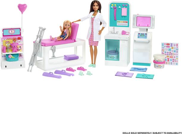BARBIE Fast Cast Clinic Playset with Brunette Doctor Doll, 30+ Play Pieces