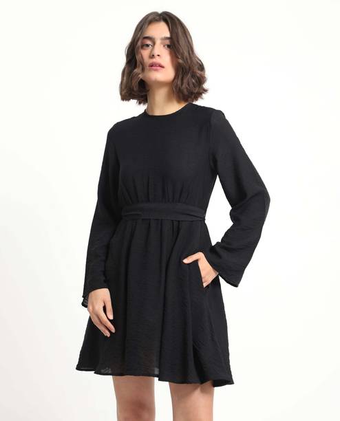 Rareism Women's Astrophel Black Acrylic Boat Neck Plain Relaxed Fit Sweater main image 0
