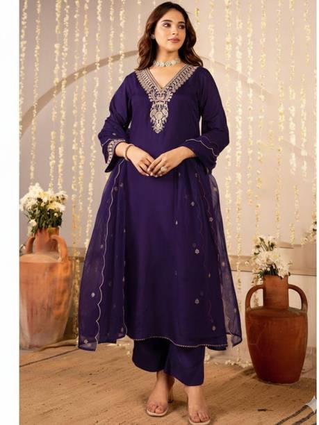 Women Chanderi Kurta Pant Dupatta Set by Creeper