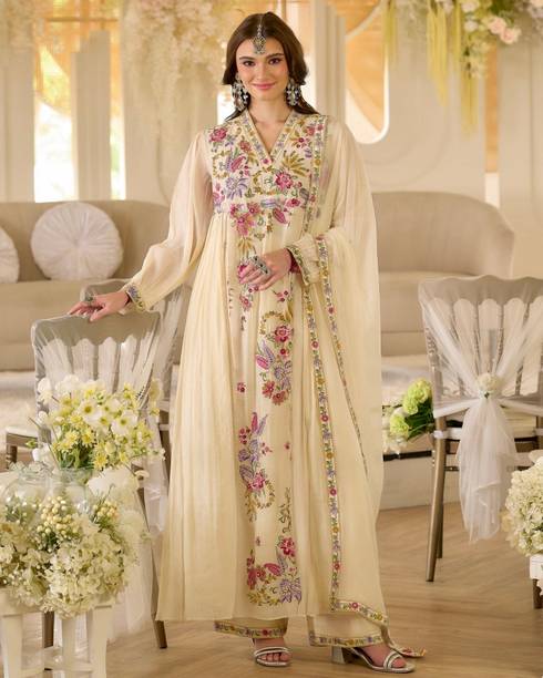 Women Silk Blend Kurta Pyjama Dupatta Set