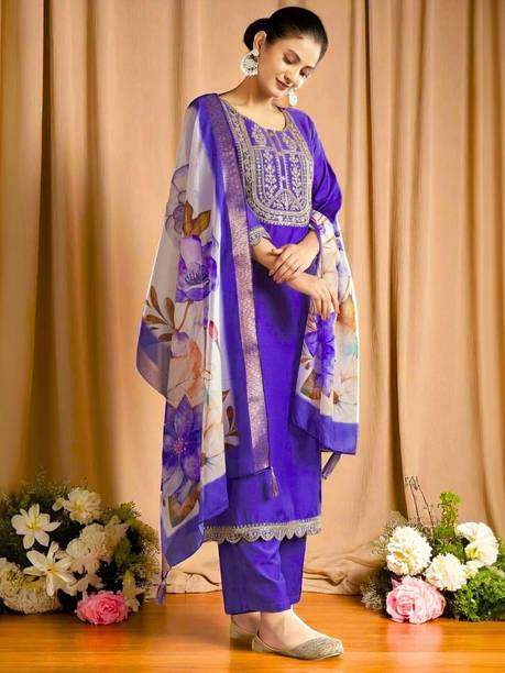 Elegant women's occasionwear outfit