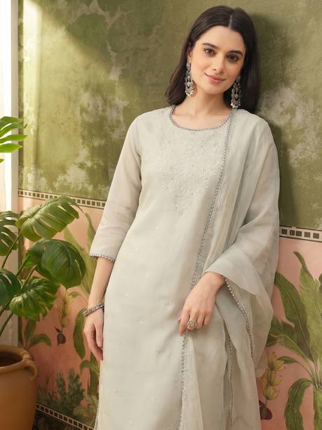 Women Silk Blend Kurta Pant Dupatta Set