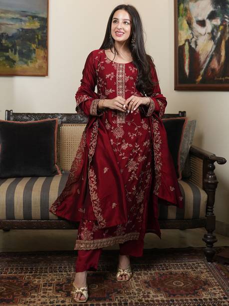 Women Silk Blend Kurta Pant Dupatta Set