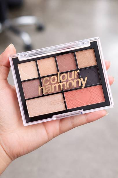 QWLEZ Korean Eyeshadow Palette Soft Matte Shimmer Shades for Natural Makeup 12 ml