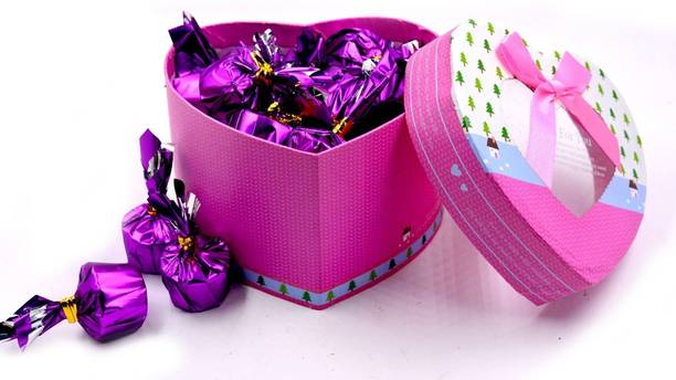 Midiron Valentine Gift Box, Beautiful Gift Box with 20 Chocolate for Girlfriend, Wife Fiance and Your Beloved Paper Gift Box