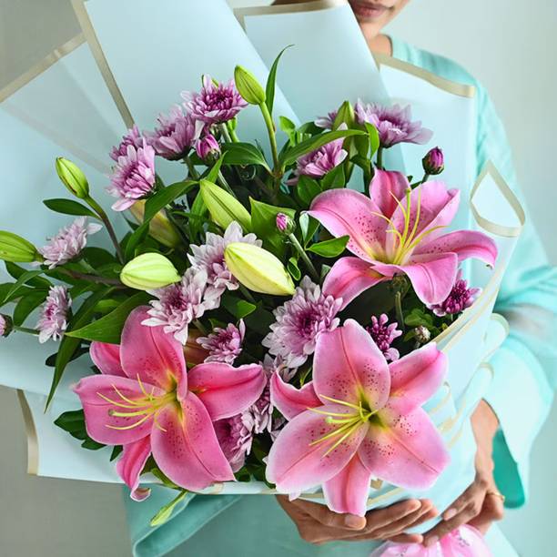 Floweraura Fresh Fresh Live Flower Bouquet of 3 Pink Lily & 4 Daisy Flowers Daisy, Lily Bouquets