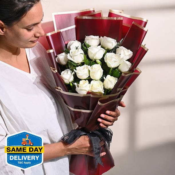 Floweraura Fresh Romantic Bunch of Fresh Live 15 White Roses Flower Bouquet In Red Packing Assorted Bouquets