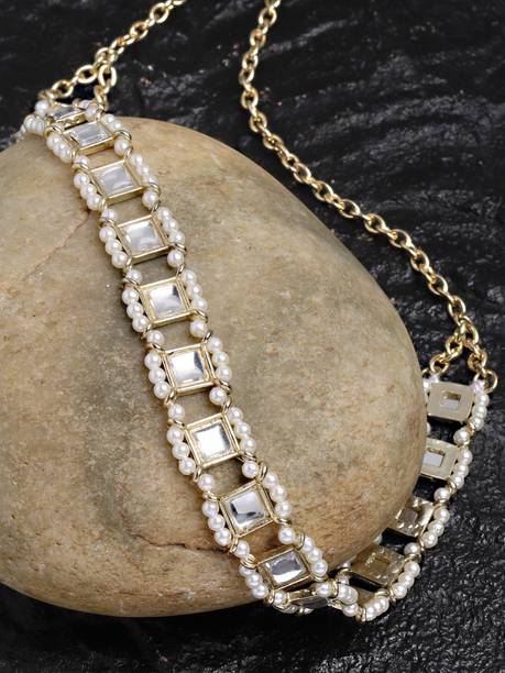 Karatcart Gold Plated Square Shape Handcrafted Kundan Hairband for Women Hair Band