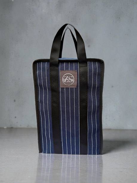 Zarwiss Men & Women Blue Bottle Bag