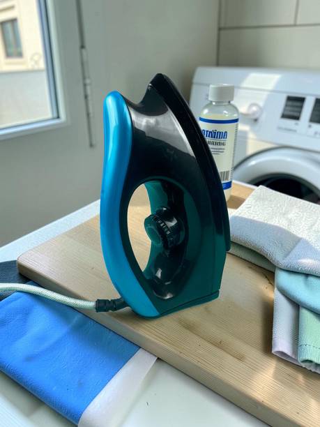 floreta Light Weight Dry Iron For Daily Use (321) 750 W Dry Iron (Multicolor) 750 W Dry Iron