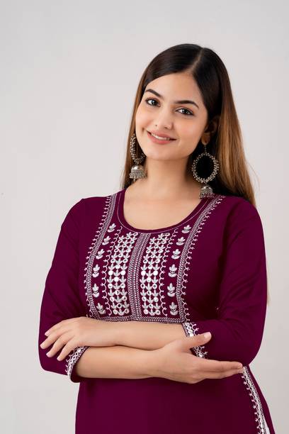 Zeenat Libaas Women Embroidered Viscose Rayon Straight Kurta