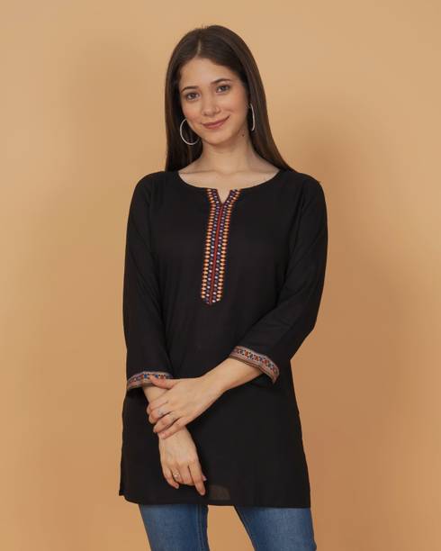 Ramratan Women Solid Viscose Rayon Straight Kurta (Black)