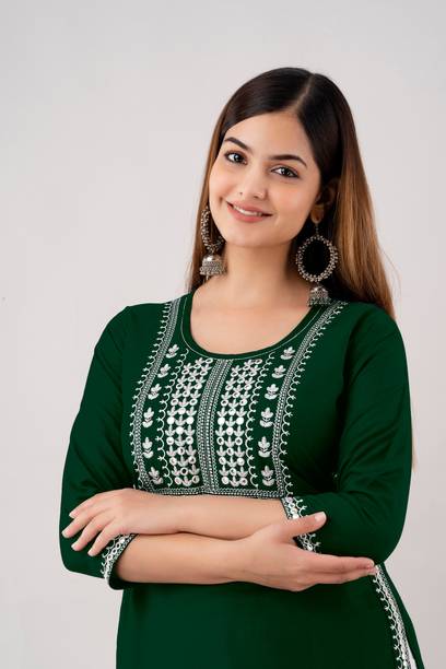 Zeenat Libaas Women Solid Cotton Rayon Straight Kurta