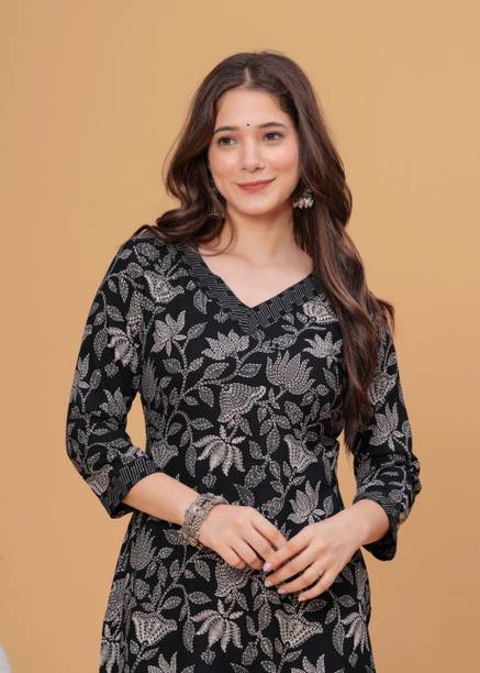 DAEVISH K Women Self Design Viscose Rayon Straight Kurta