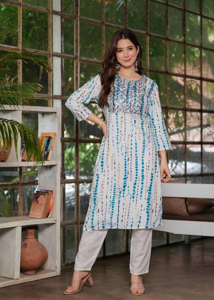 PRISCA Women Floral Print Viscose Rayon Straight Kurta