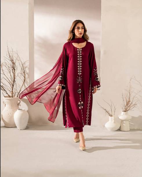 Minimal Straight Kurti outfit suitable for workplace dressing