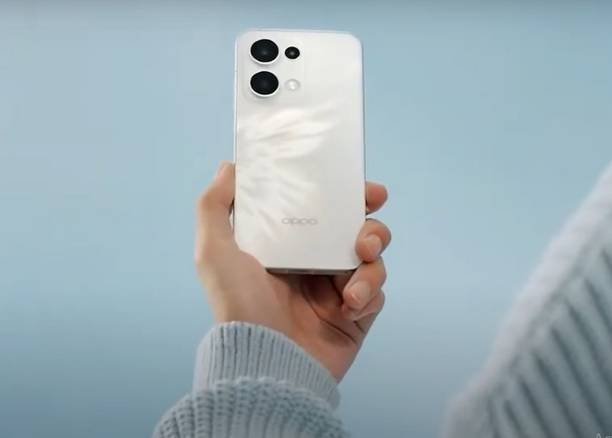 OPPO 13 5G (LUMINOUS BLUE, IVORY WHITE, 128 GB)  (8 GB RAM)