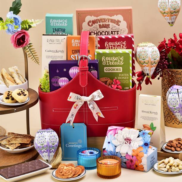 HyperFoods Diwali Gift Hamper with Cookies & Chocolates Cashews, Almonds