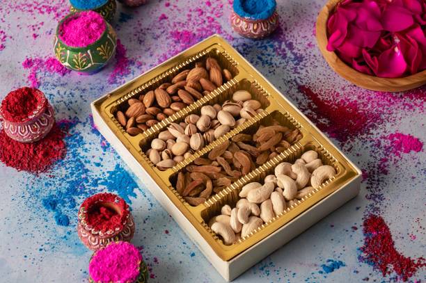 lila dry fruits Decorative Festival Gift Box (Almonds,Cashews, Raisins,Pistachios - 200 gm Each) Assorted Nuts