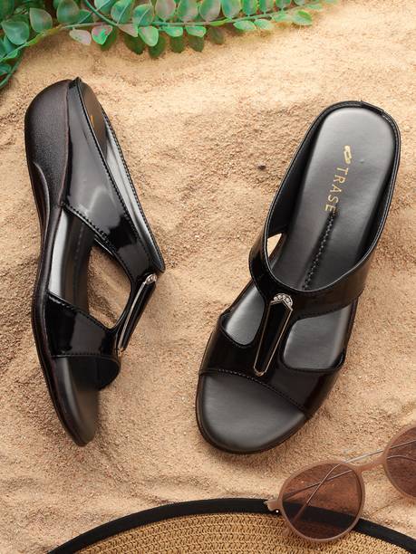 TRASE Women Flats Sandal (Black , 4)