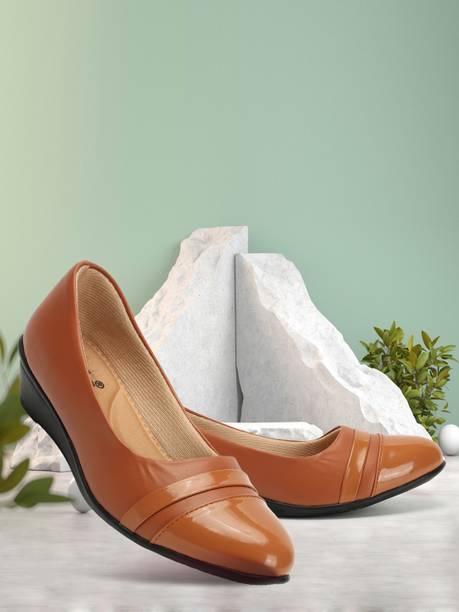 Women Tan Bellies Sandal