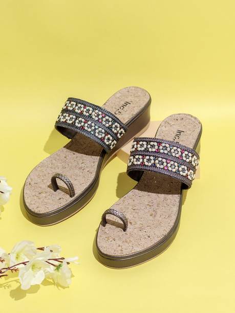 Women Ethnic Embellished Round Toe Wedge Heel Sandals Heels Sandal
