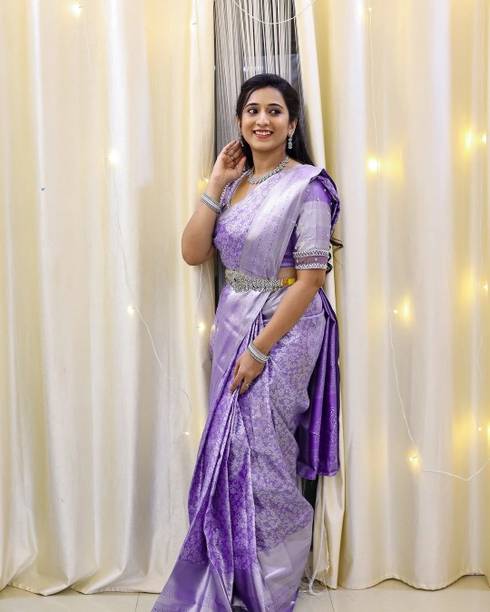 AVANTIKA FASHION बुना हुआ कांजीवरम प्योर सिल्क, आर्ट सिल्क साड़ी