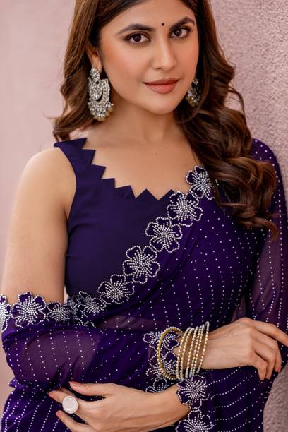 Leelavati एम्ब्रॉइडरेड, एम्बेलिश्ड बॉलीवुड जोर्जेट साड़ी