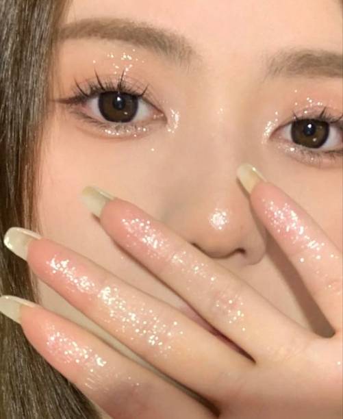 QWLEZ White Shimmer Glitter Radiant Sparkle Festive Makeup Finish