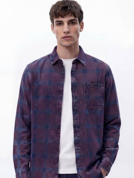 Men Relaxed Fit Fit Checkered Cut Away Collar Casual Shirt